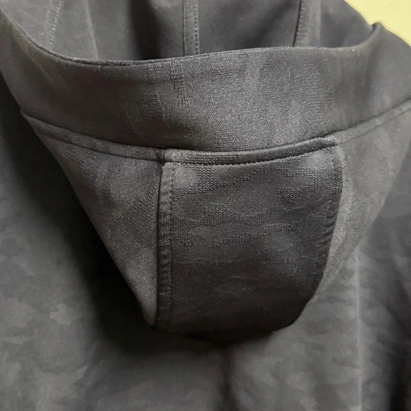 Banana Republic Men's Dark Zip-Up Hoodie Sweater - Picture 7 of 10